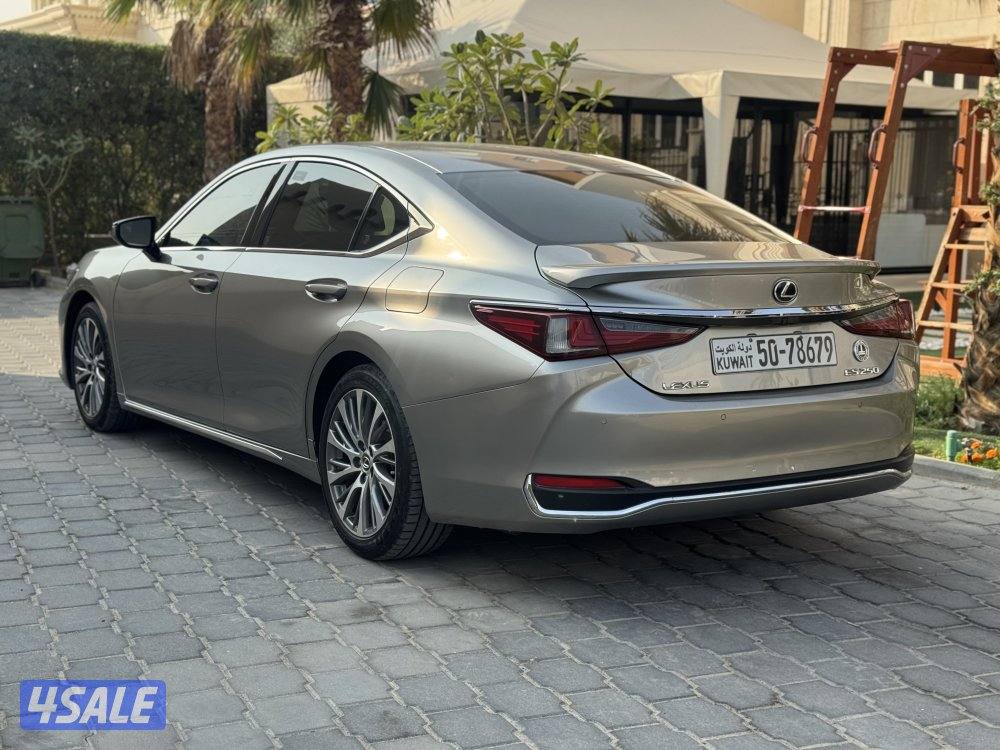 🔴2019 LEXUS ES250 بحالة ممتازة 🔴4