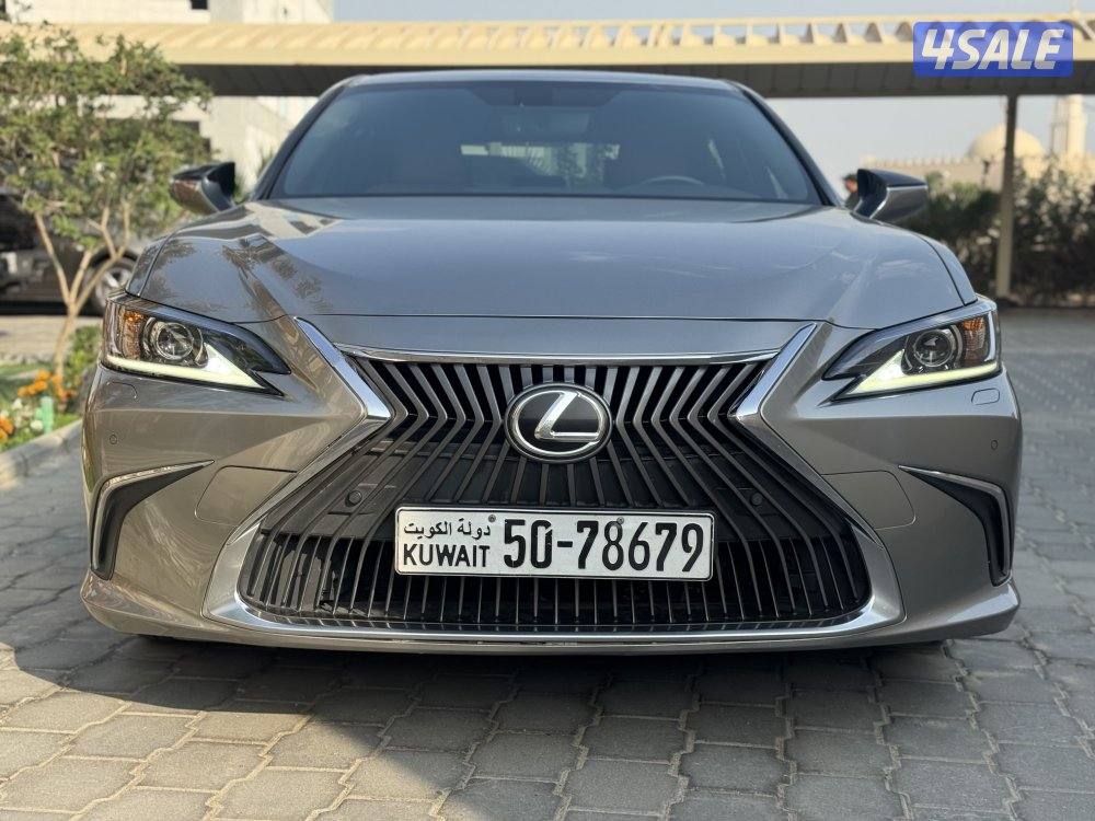🔴2019 LEXUS ES250 بحالة ممتازة 🔴7