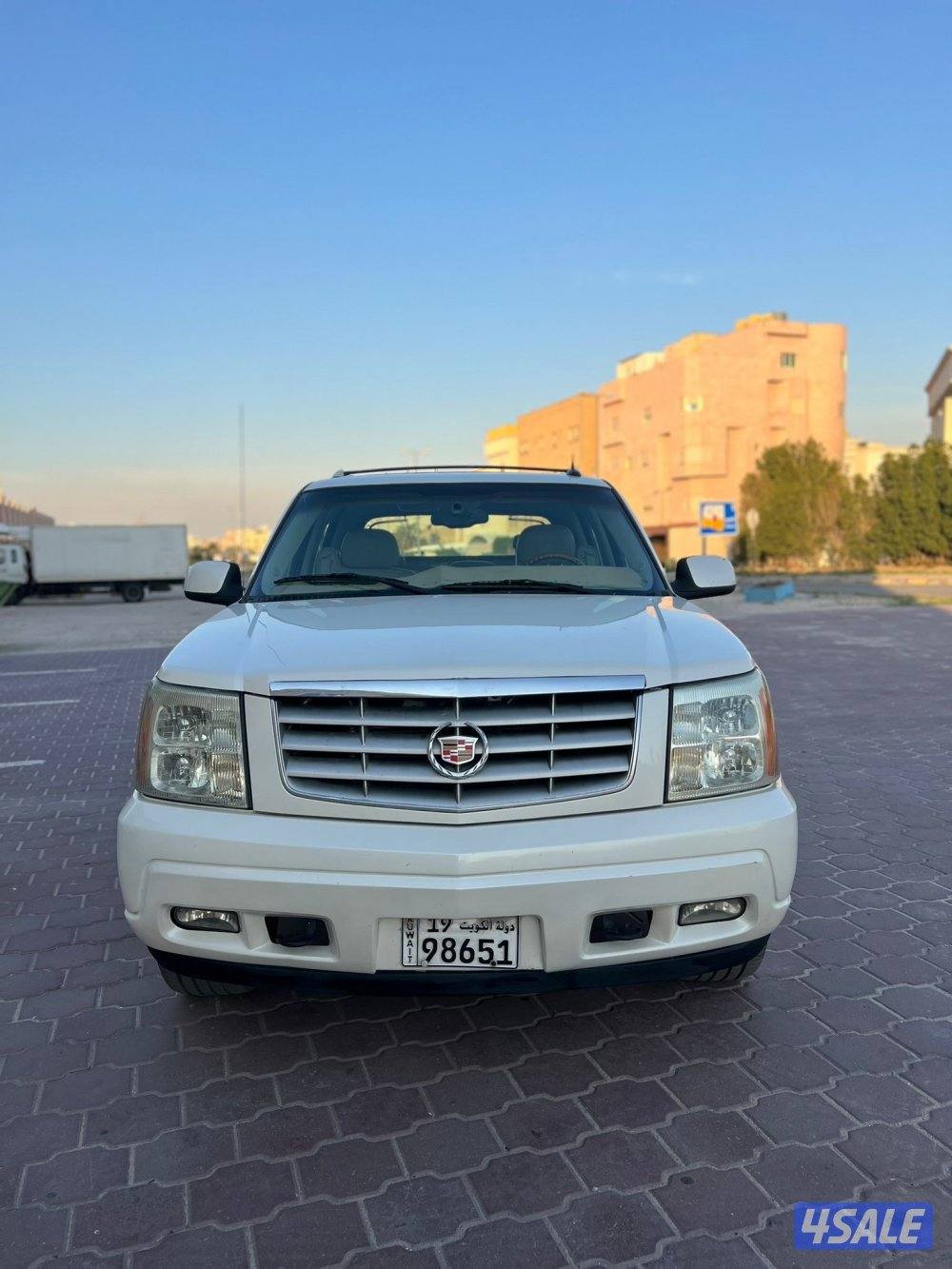 للبيع وانيت كاديلاك0