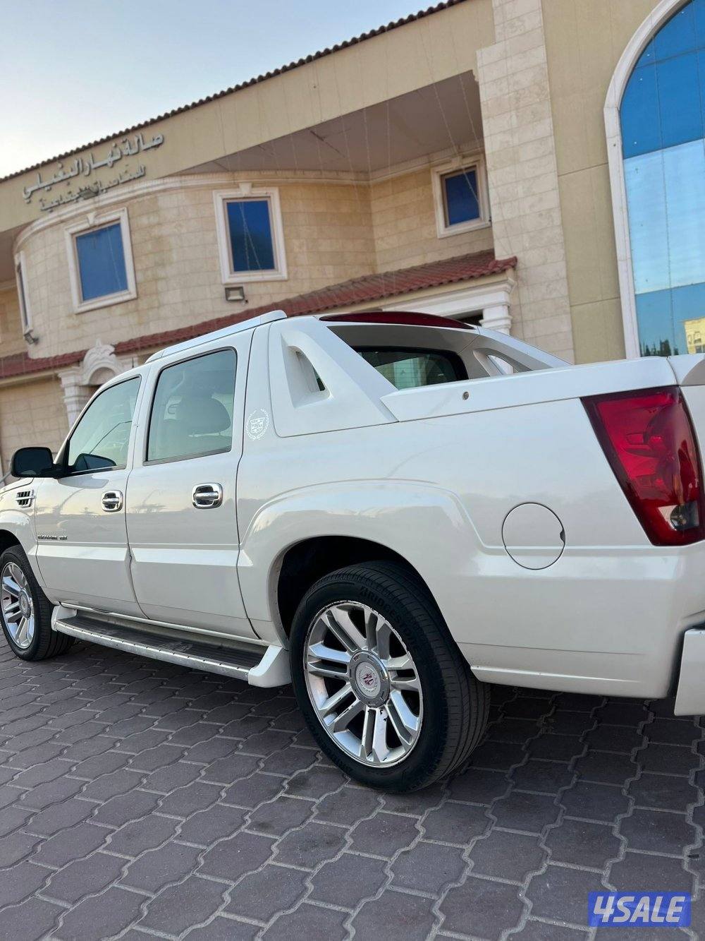 للبيع وانيت كاديلاك3