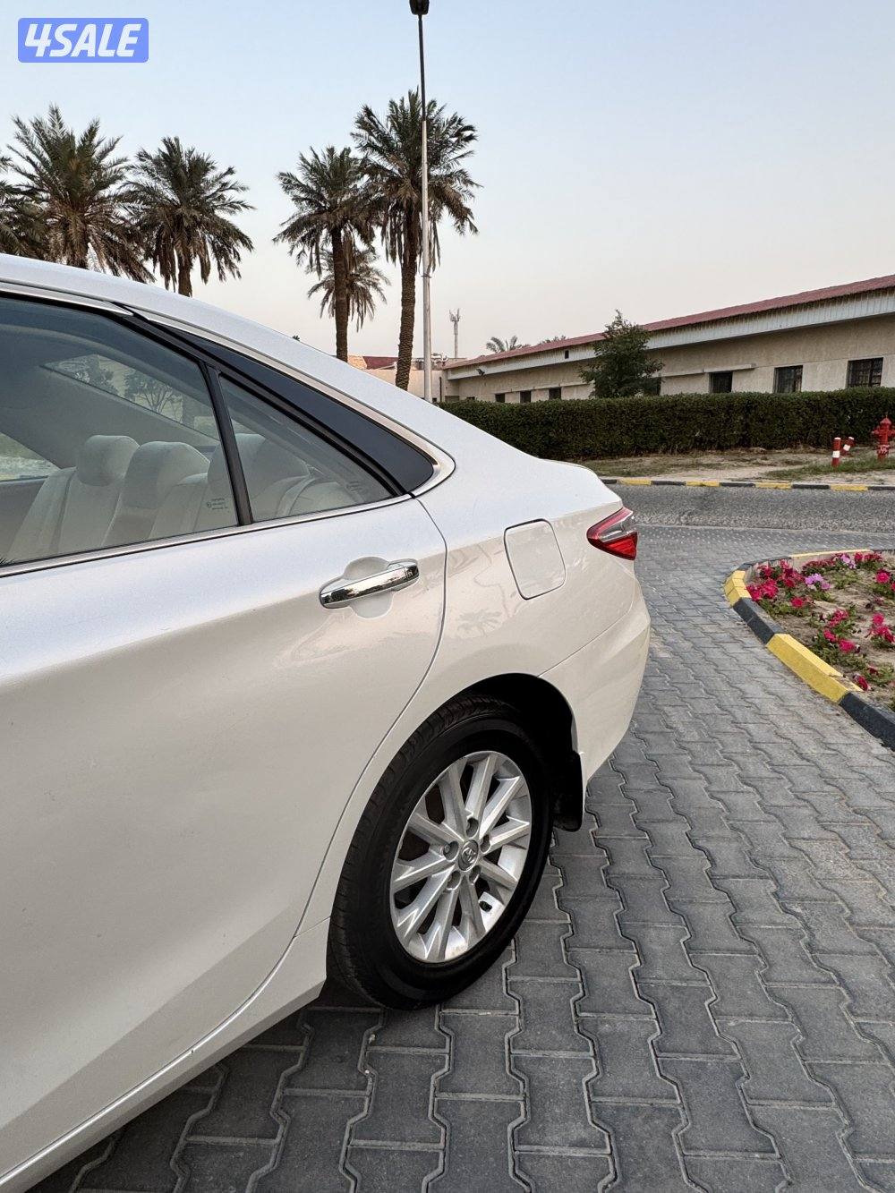 للبيع كامري موديل 2017 شرط الفحص8