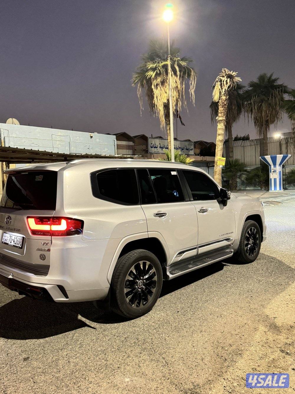 للبيع لاند٢٠٢٣ صبغ الوكاله بدون تيربو VX الفل6
