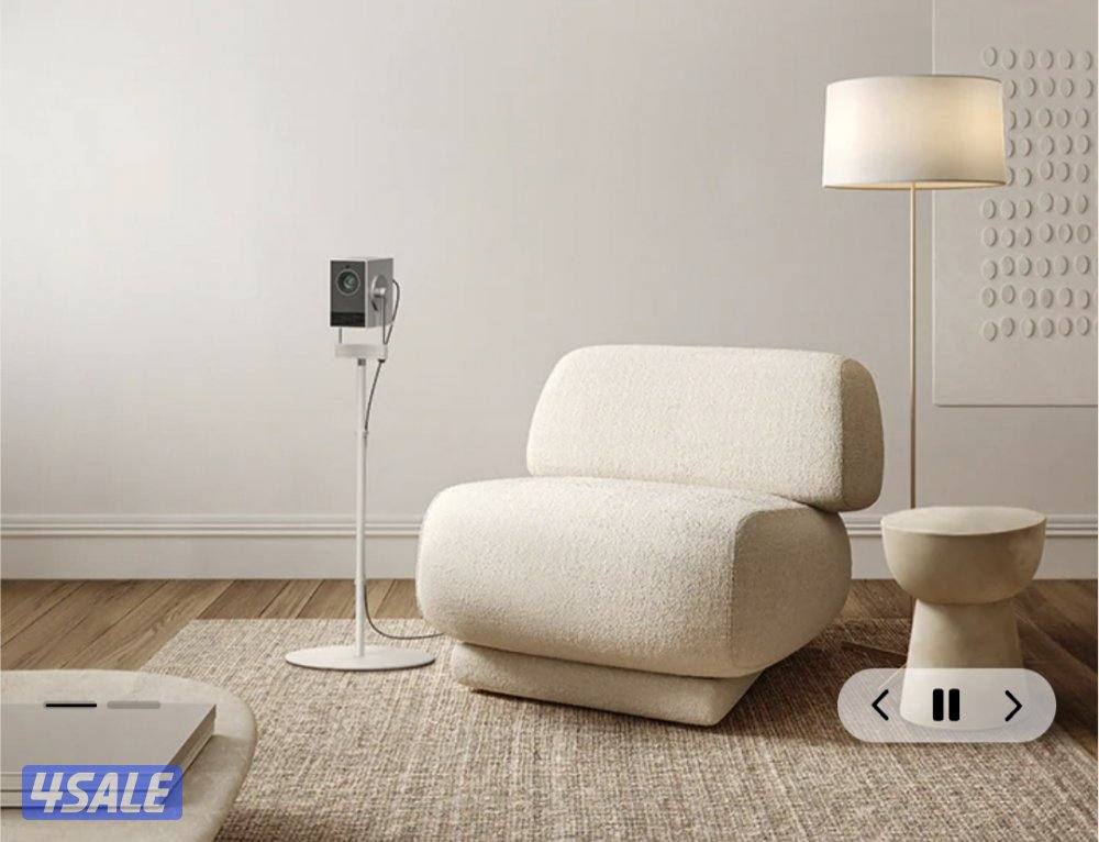 LG CineBeam Q HU710PB 4K Smart Projector + Stand5