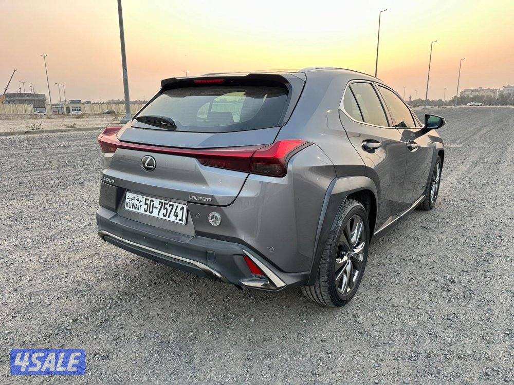 لكزس UX 200 F Sport أعلى فئة بحالة الوكالة2