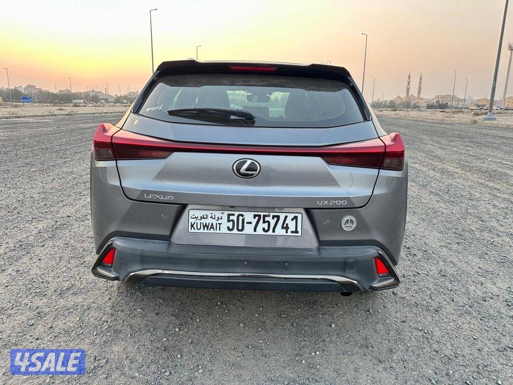 لكزس UX 200 F Sport أعلى فئة بحالة الوكالة5