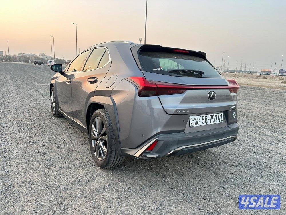 لكزس UX 200 F Sport أعلى فئة بحالة الوكالة6