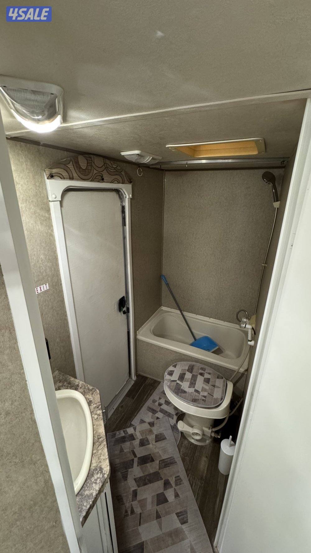 للبيع كرفان grey wolf8