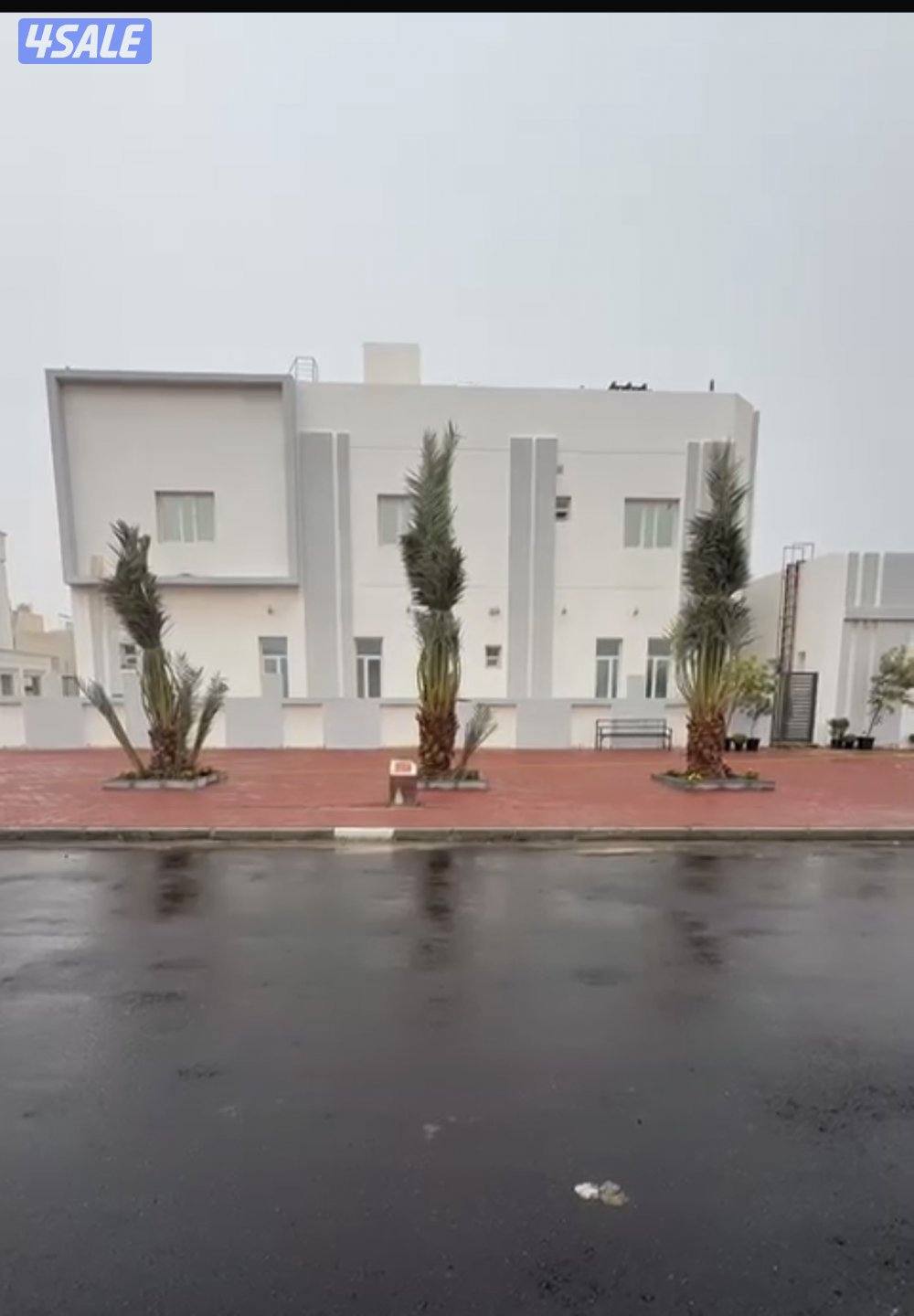 للبيع قسيمة بالوفرة قطعة 7 ثلاث جهات دورين وربع0