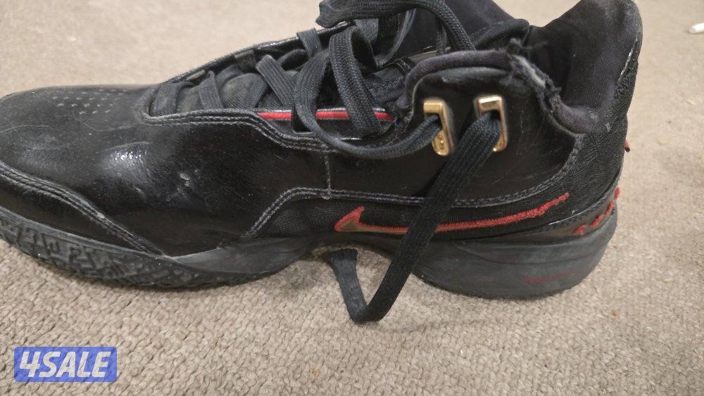 حذاء اصلي من Nike zoom le bron nexx nove broj مقاس 421