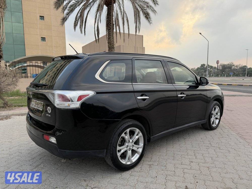 للبيع جيب ميتسوبيشي اوتلاندر الدرجه الاولى كامل المواصفات موديل 20142