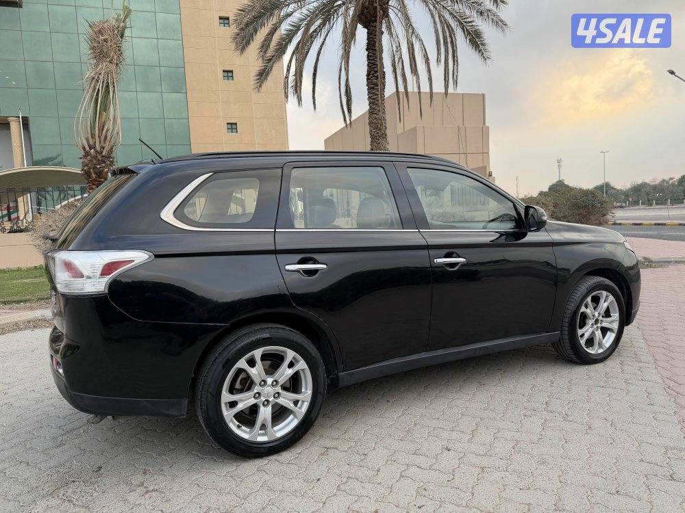 للبيع جيب ميتسوبيشي اوتلاندر الدرجه الاولى كامل المواصفات موديل 20144