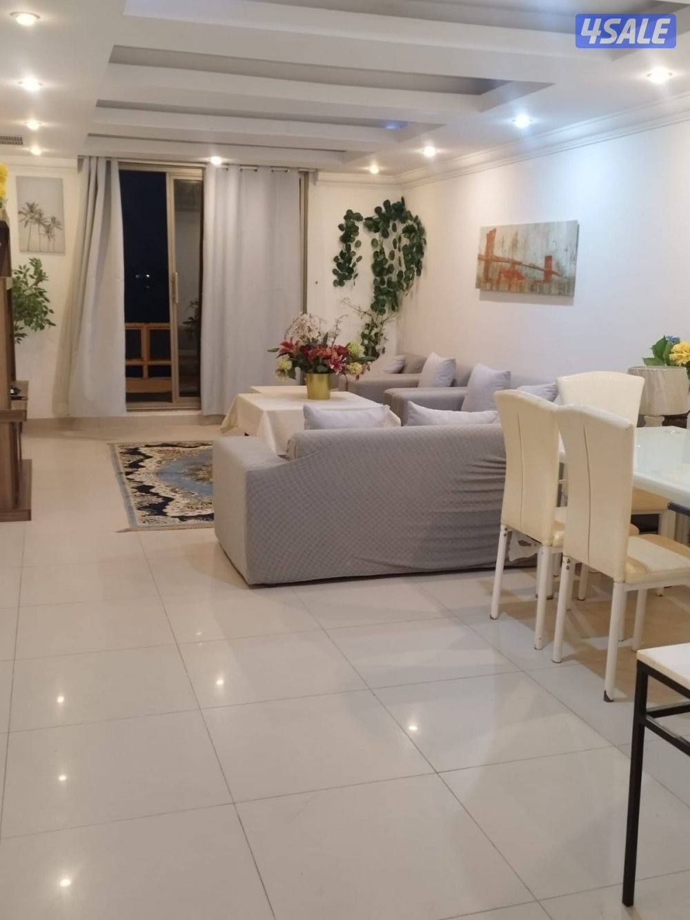 للايجار شاليه للعائلات فقط على الخور مباشره يتكون3