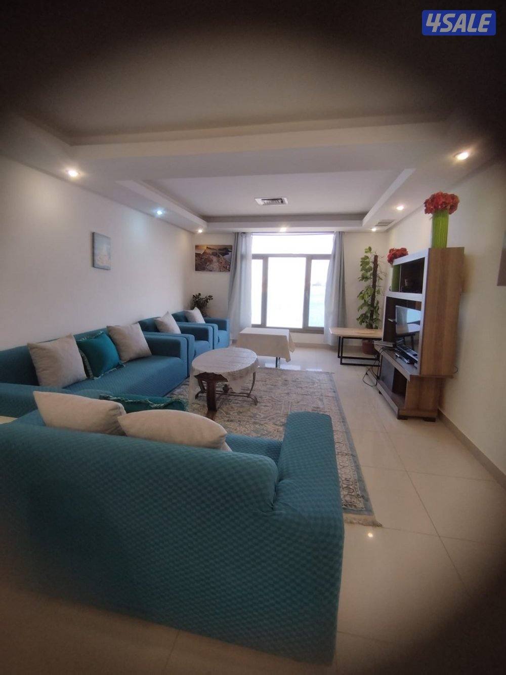 للايجار شاليه للعائلات فقط على الخور مباشره يتكون2