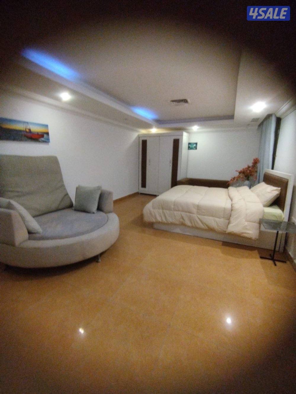 للايجار شاليه للعائلات فقط على الخور مباشره يتكون4