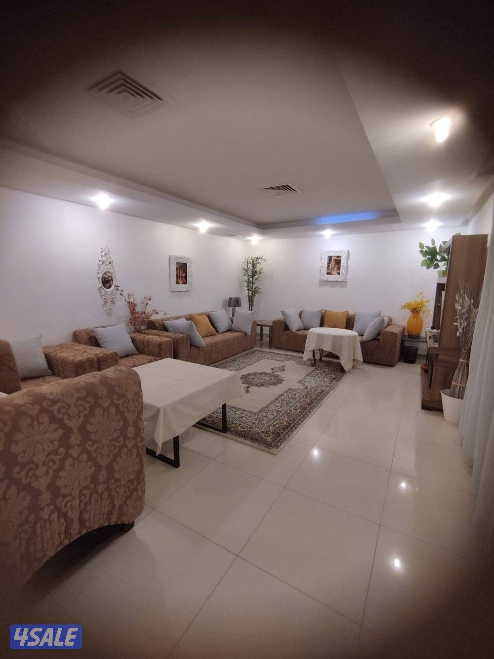 للايجار شاليه للعائلات فقط على الخور مباشره يتكون8