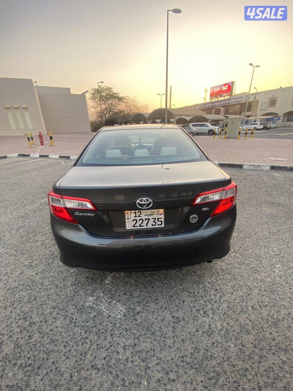 للبيع كامري GL موديل 2014 قمه بالنظافه ممشى 137,0001