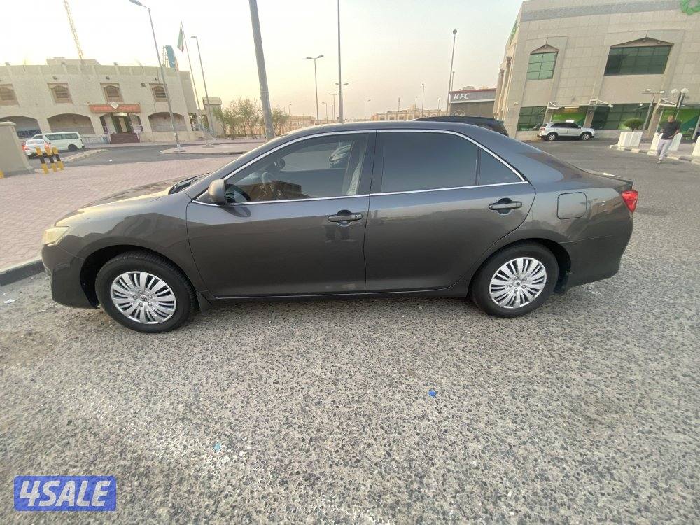 للبيع كامري GL موديل 2014 قمه بالنظافه ممشى 137,0005