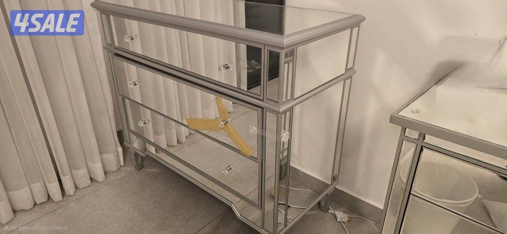 للبيع غرفة نوم ( فراش، جرارة و كومدينتين)1