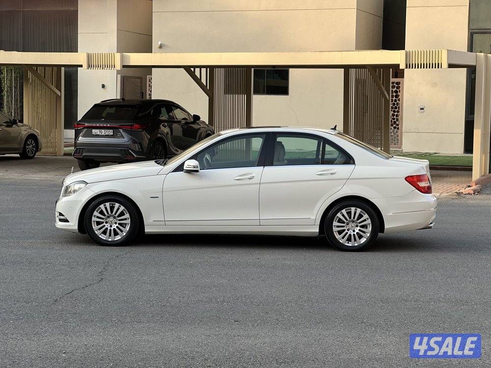 للبيع مرسيدس c200 موديل 20121