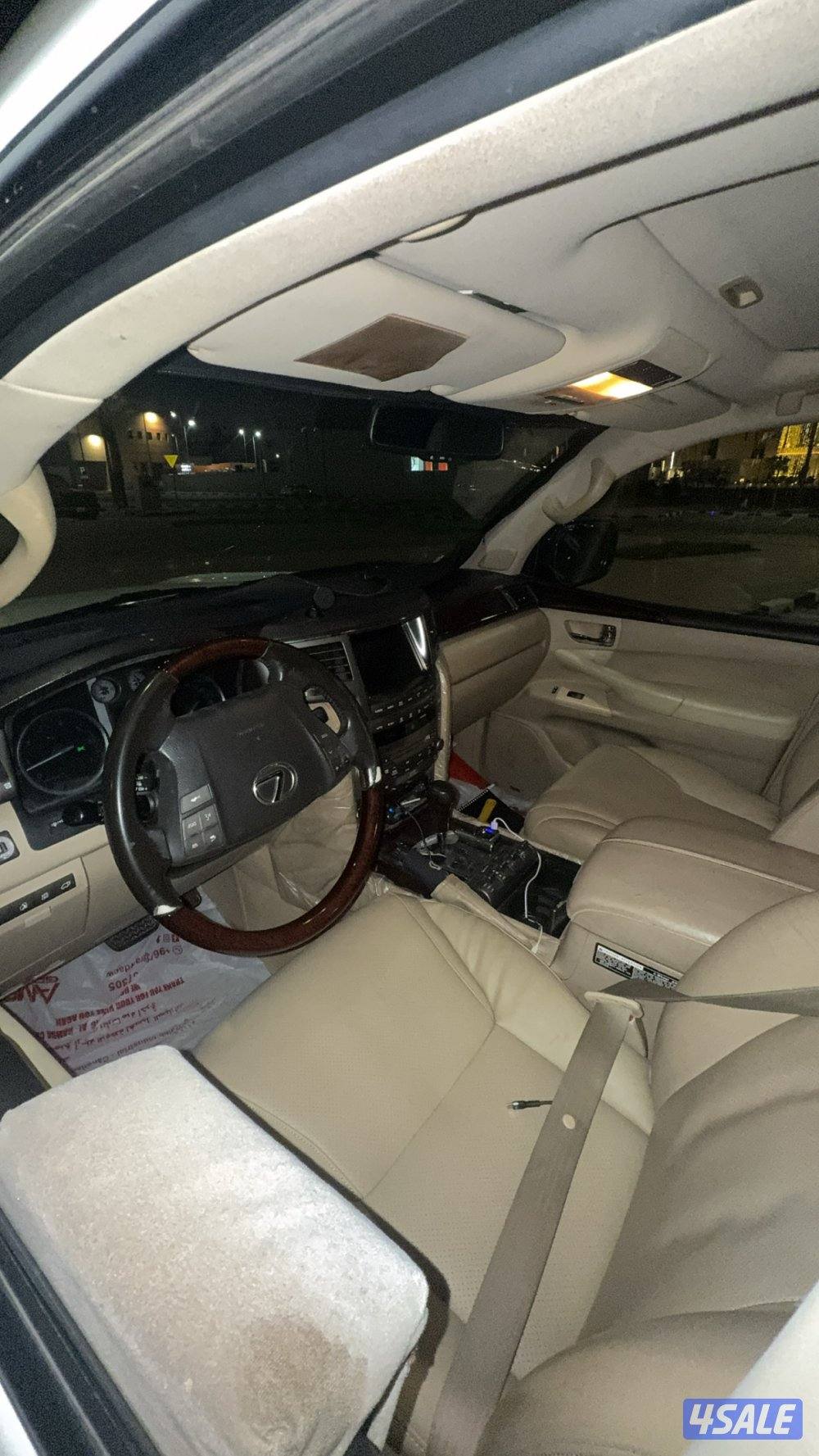 جيب لكزس 20114