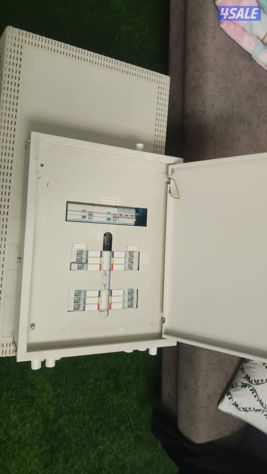 ادوات كهربائيه من بوكسات DB فيوسات كيابل مختلف الاحجام3