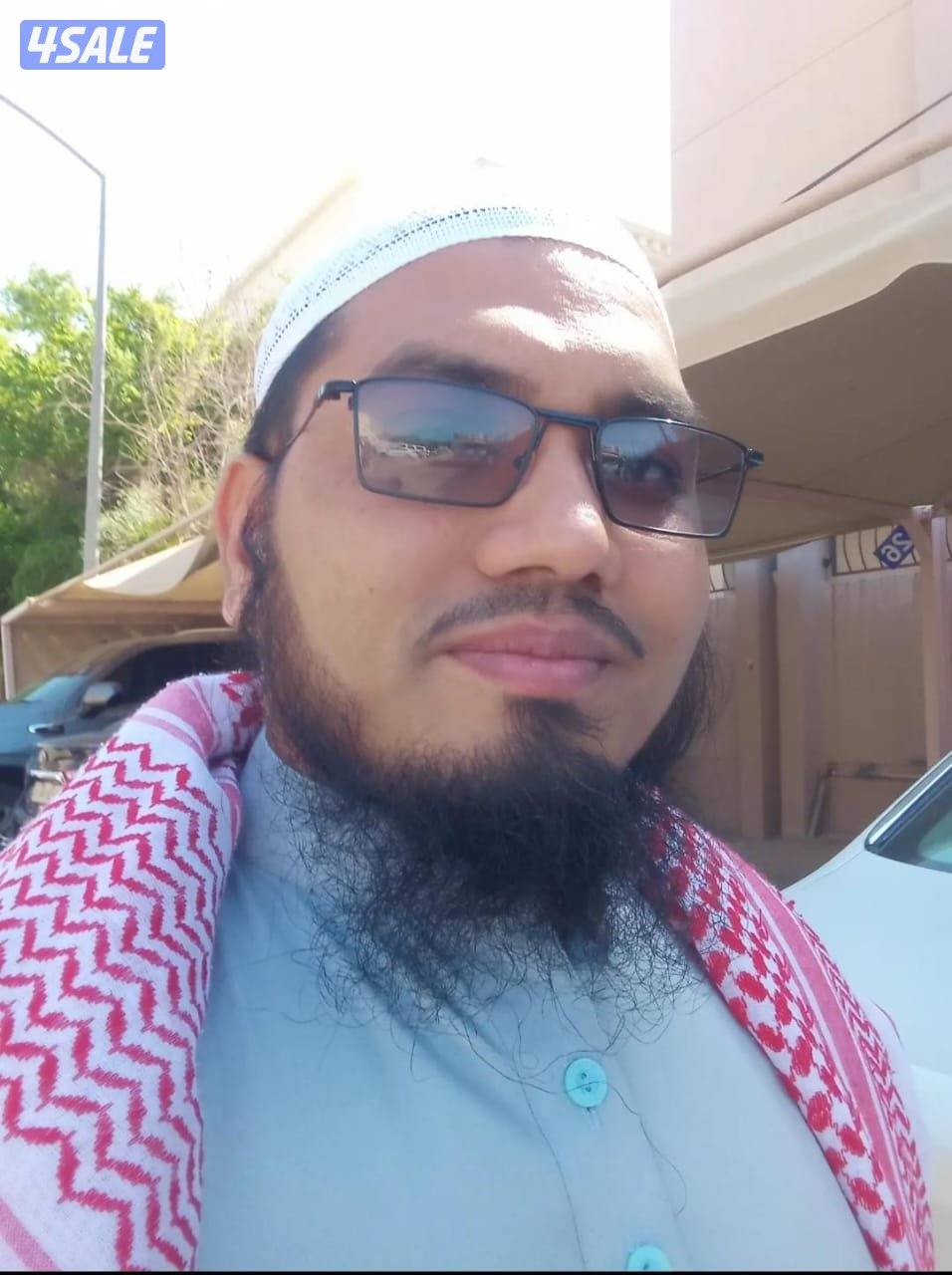 يرغب أحد حافظي القرآن الكريم في إمامة المصلين في المسجد0