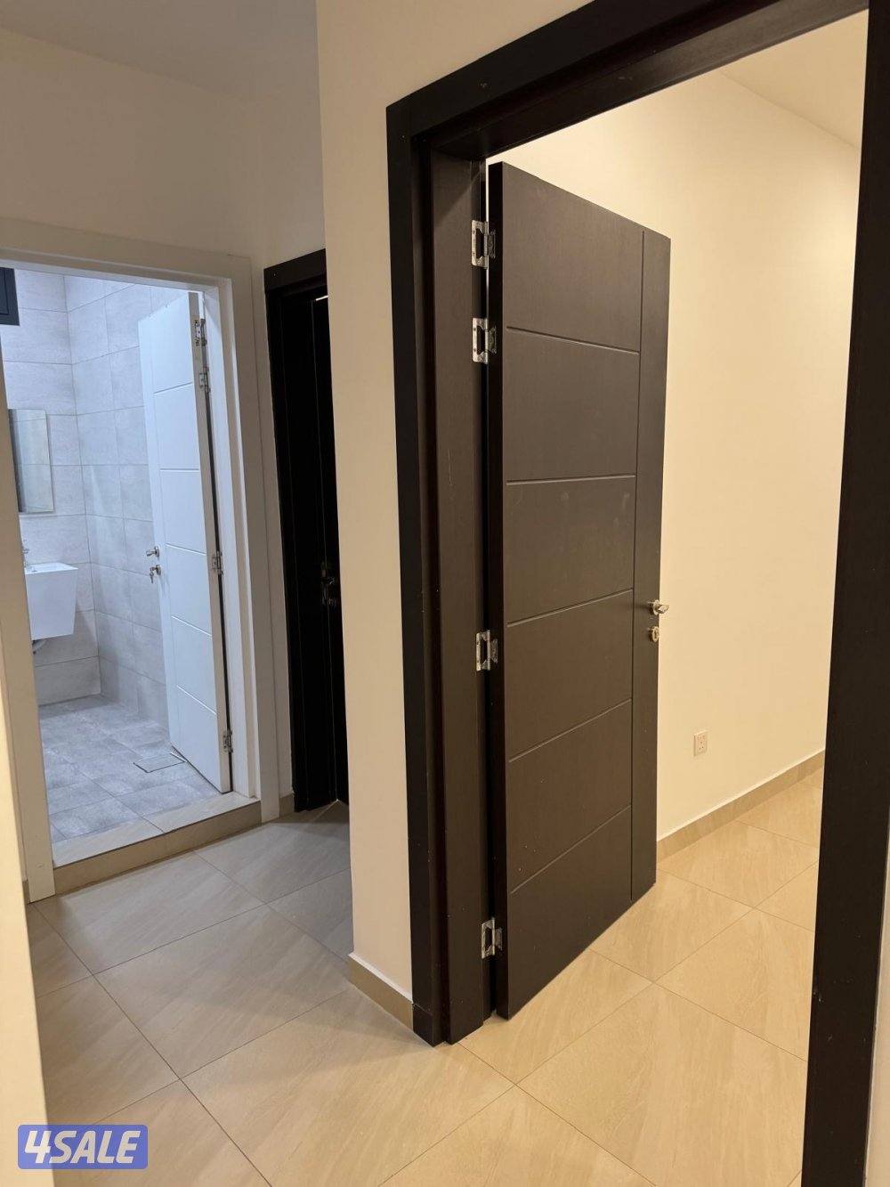 شقه للايجار 3 غرف منهم وحده ماستر+صاله +مطبخ+ غرفه شغال مع حمامها3