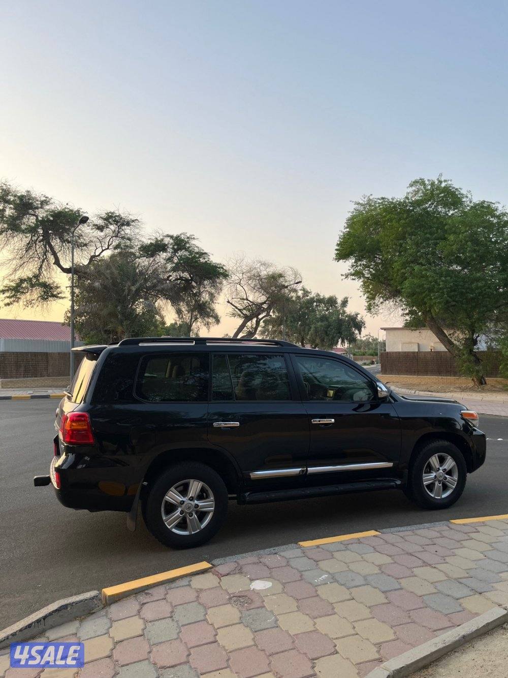 لاندكروزر 2013 V80