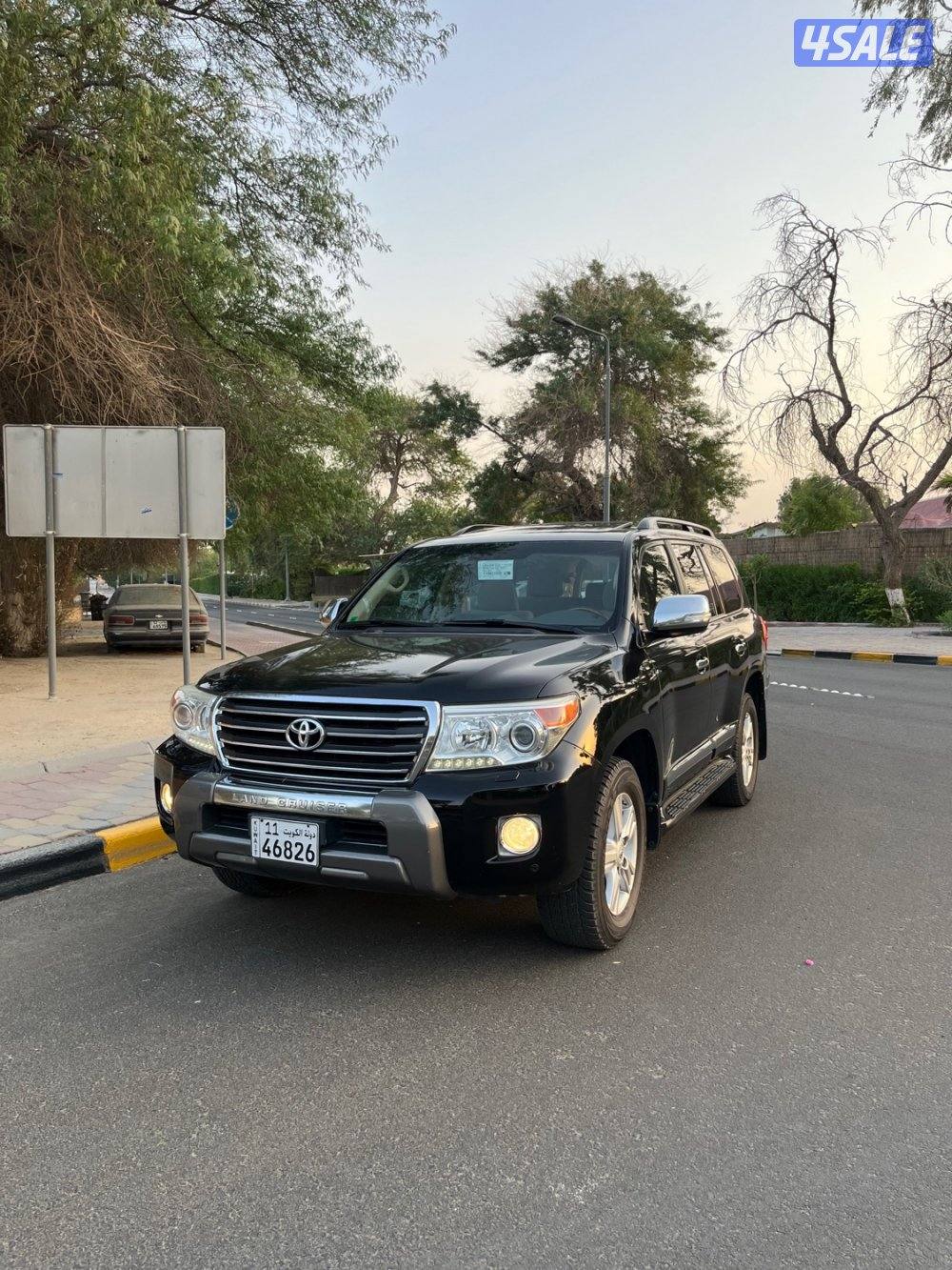 لاندكروزر 2013 V81