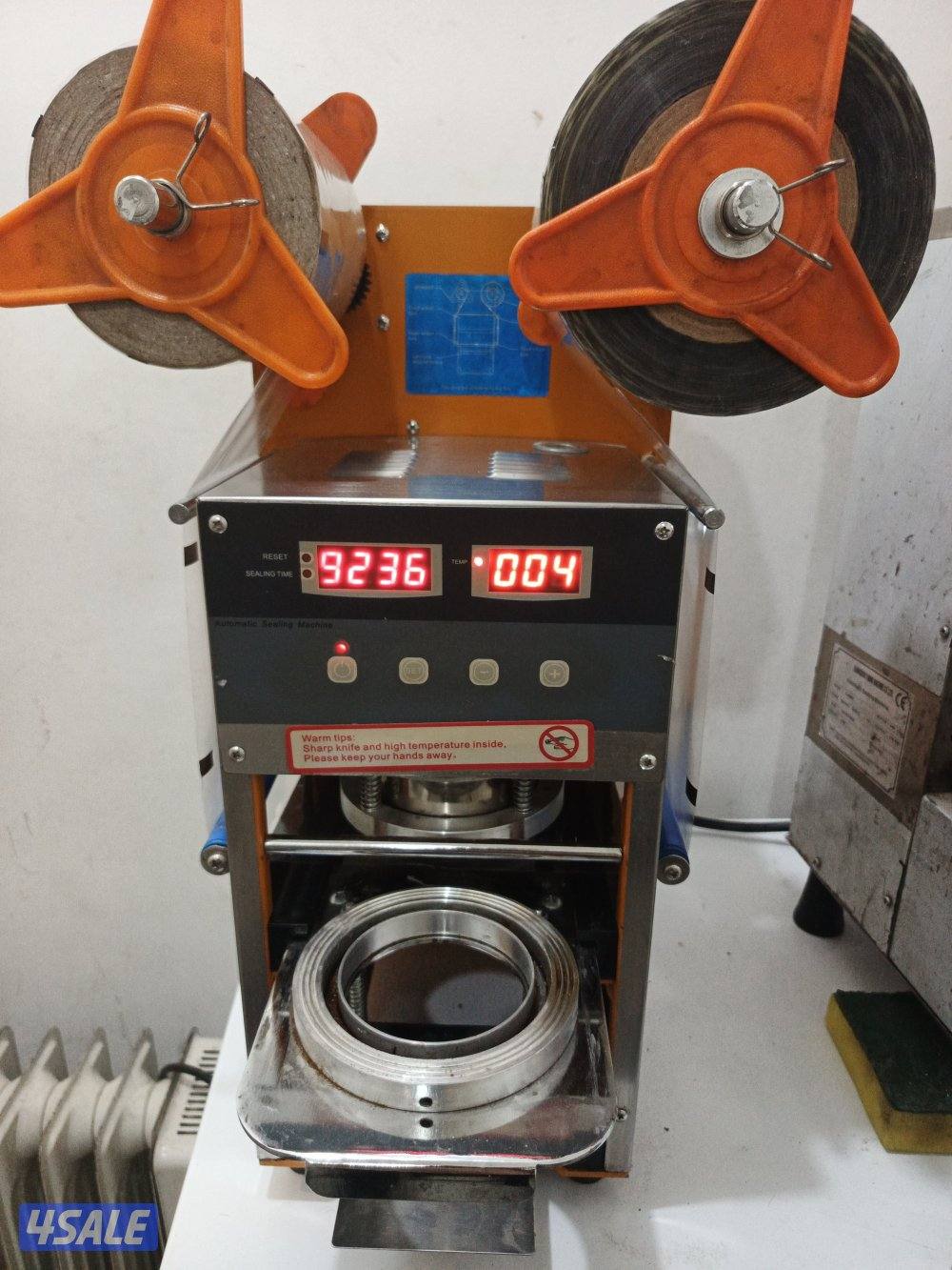 مكنية ذرة بحالة ممتازة و مكينة تسكير جلاصات بحالة جيدة جدا0