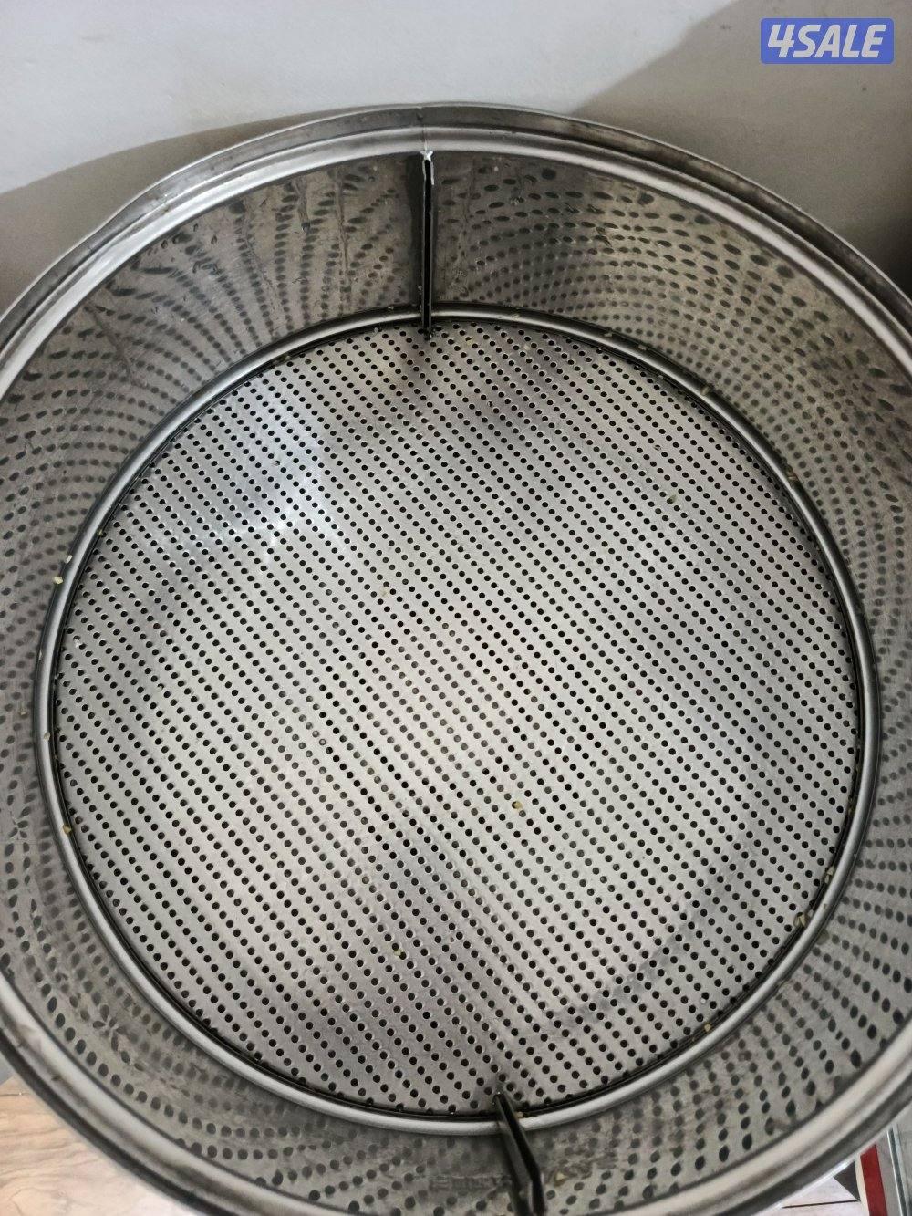 مكنية ذرة بحالة ممتازة و مكينة تسكير جلاصات بحالة جيدة جدا3