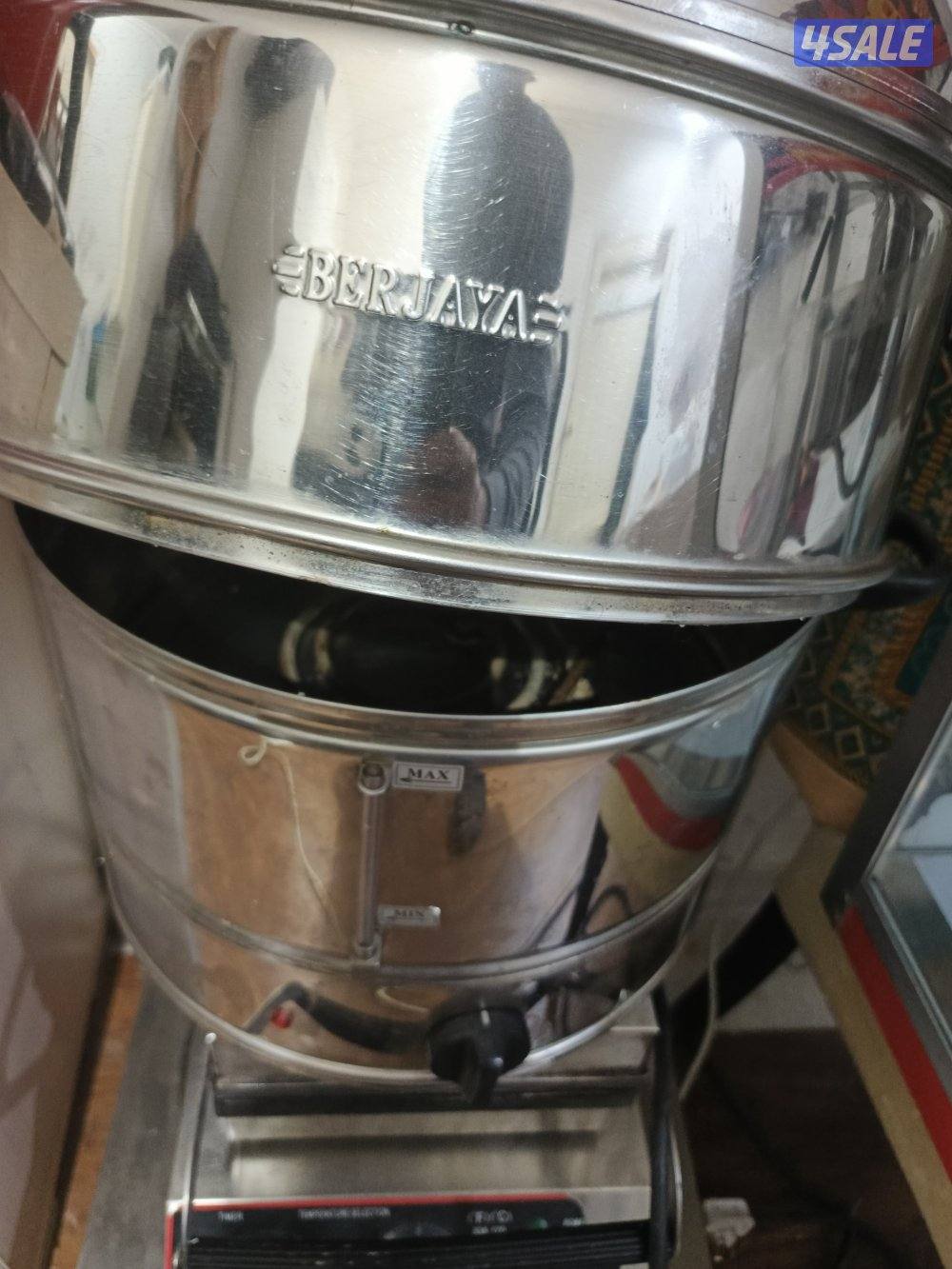 مكنية ذرة بحالة ممتازة و مكينة تسكير جلاصات بحالة جيدة جدا4