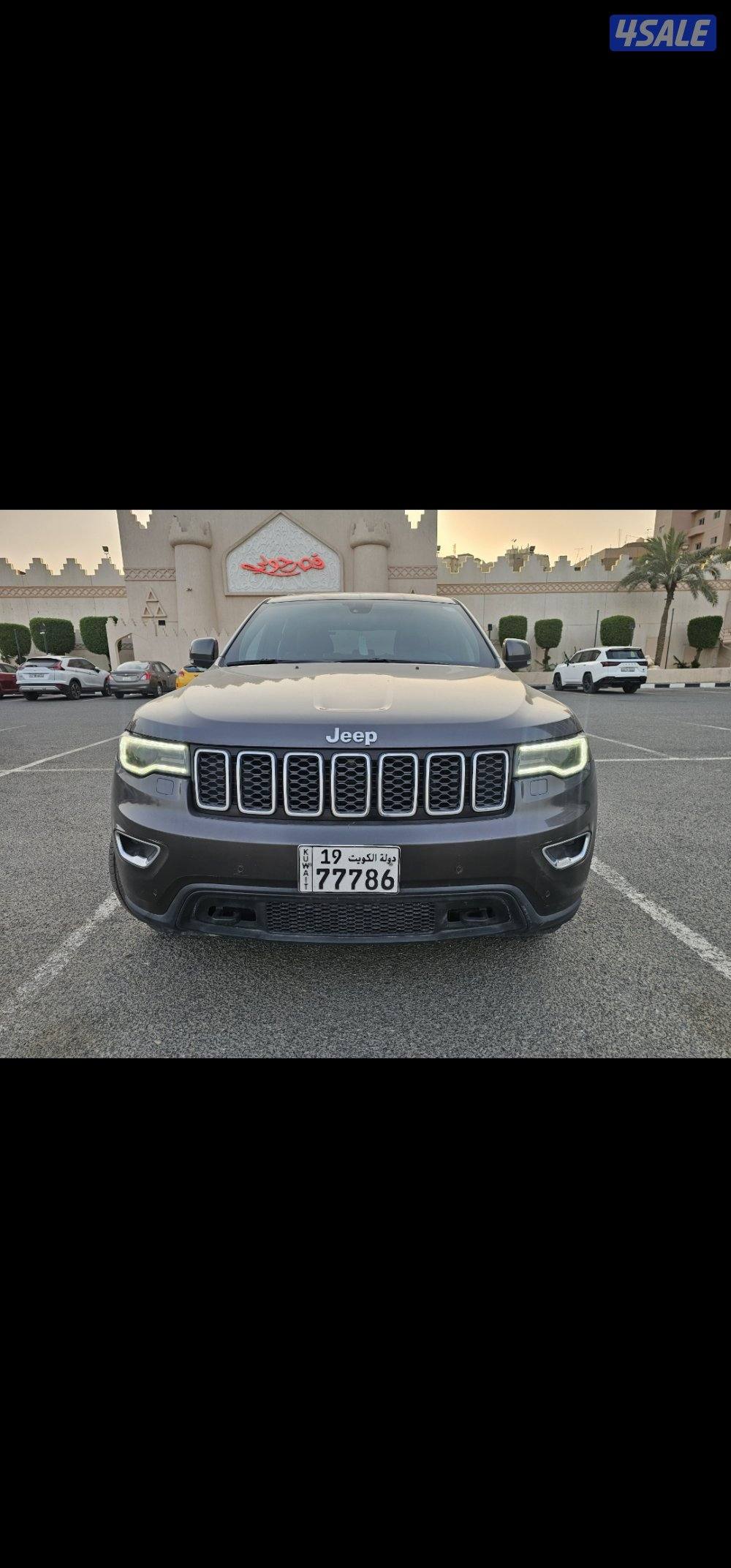 جراند شيروكي 2021 لاريدو 4x4 جلد تان0