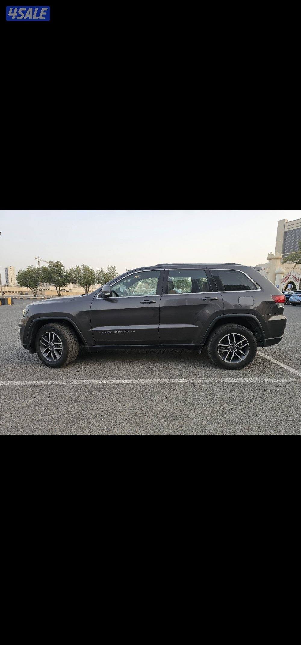 جراند شيروكي 2021 لاريدو 4x4 جلد تان2