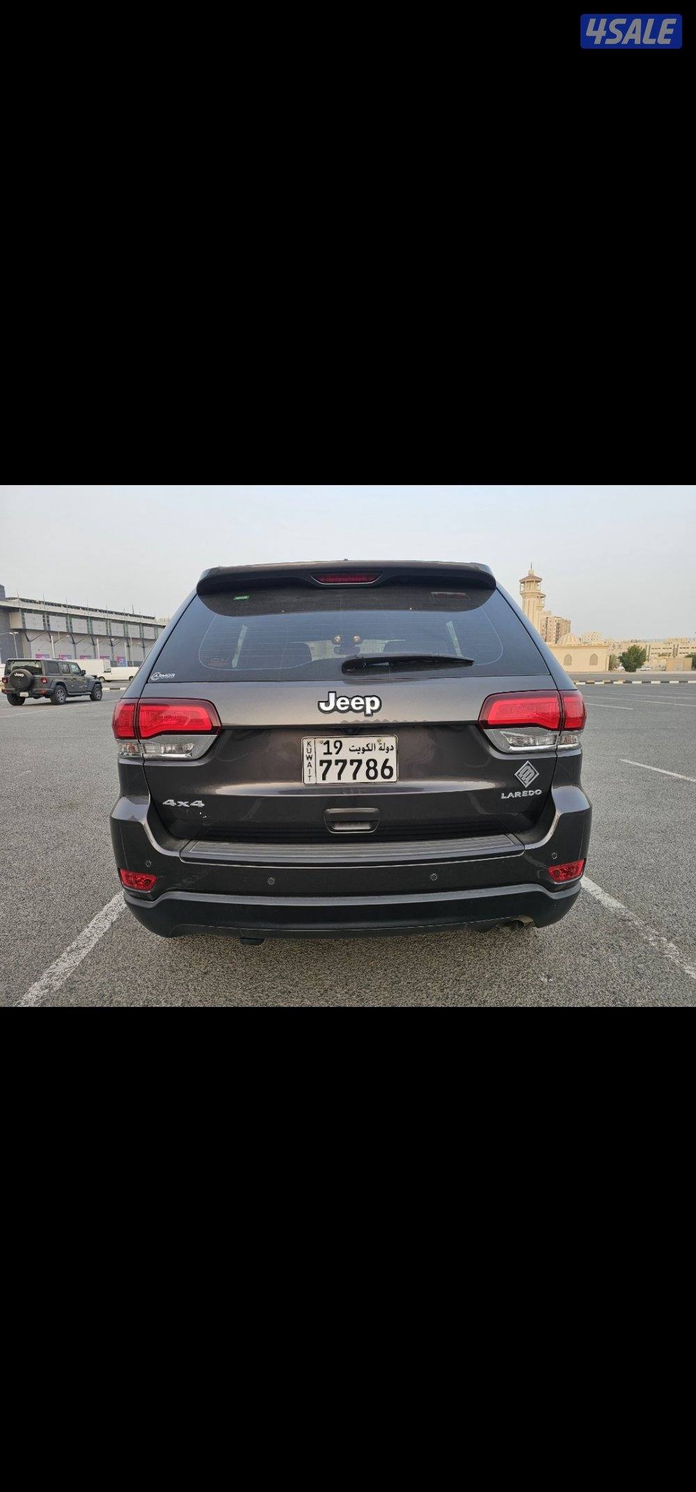 جراند شيروكي 2021 لاريدو 4x4 جلد تان3