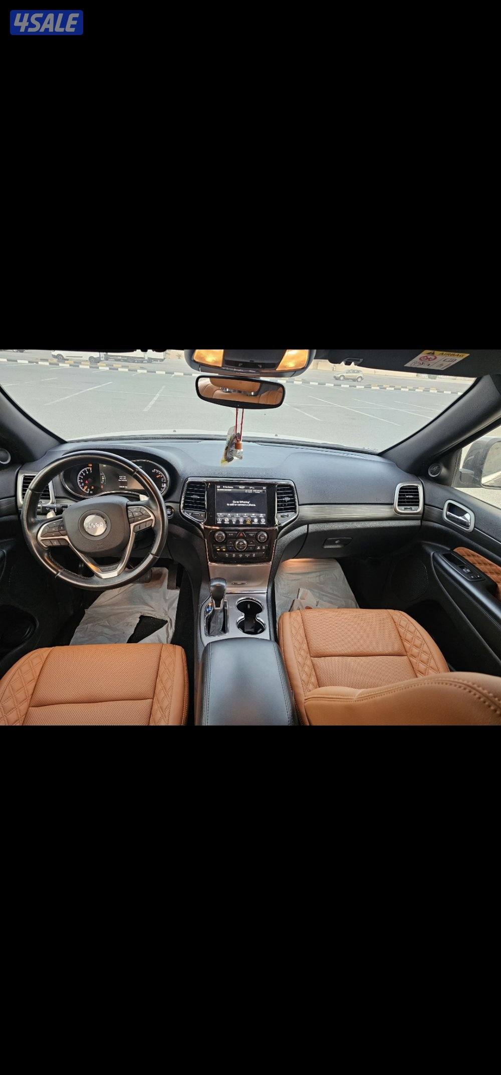 جراند شيروكي 2021 لاريدو 4x4 جلد تان4