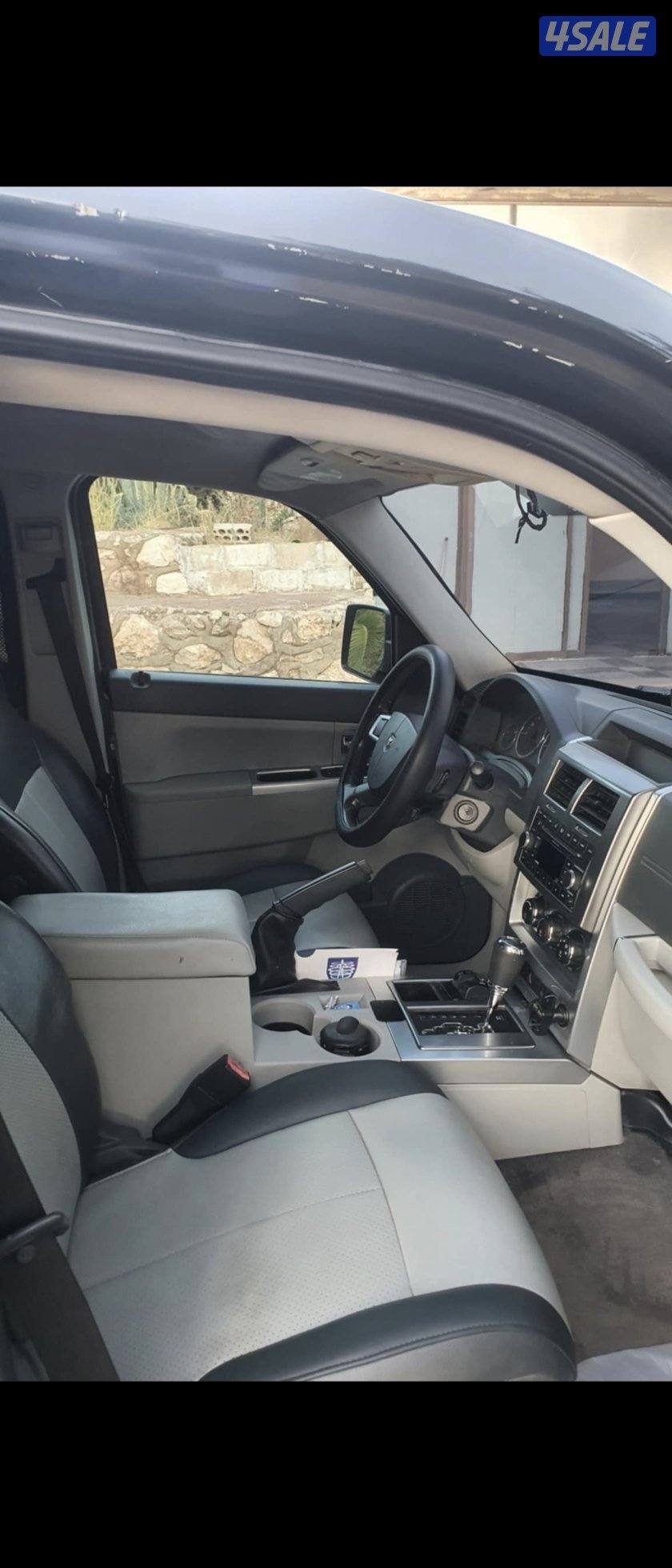 للبيع جيب ليبرتي سبورت موديل 2008 .
 اللون الخارجي اسود داخليه جلد لون4