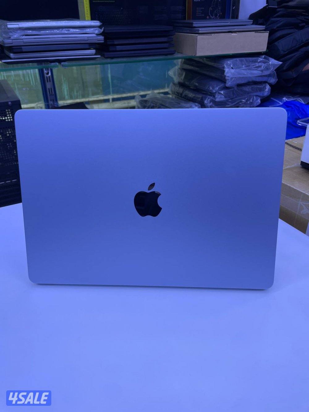 MacBook Air M4 15” – 16GB / 256GB – شبه جديد1
