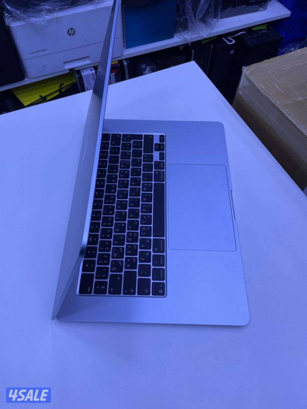 MacBook Air M4 15” – 16GB / 256GB – شبه جديد2