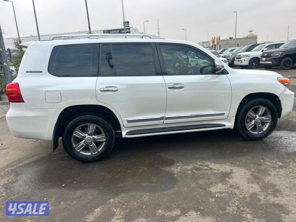 لاند كروزر GXR .V8 موديل 2015 ماشى 265.000 k.m  وارد الساير.3