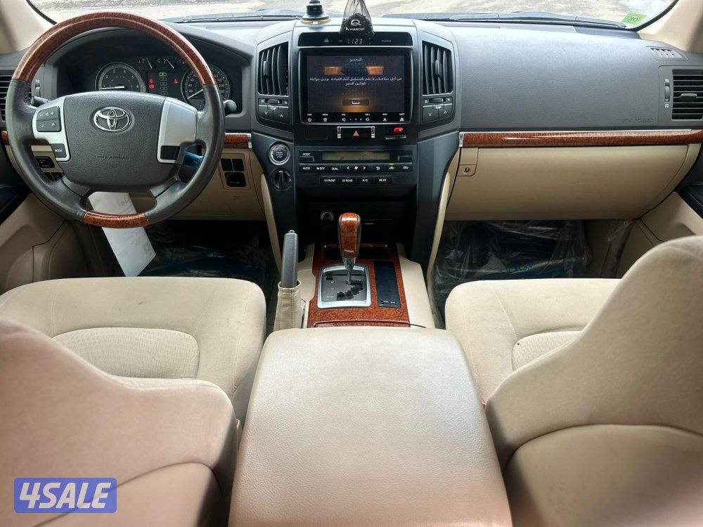 لاند كروزر GXR .V8 موديل 2015 ماشى 265.000 k.m  وارد الساير.7