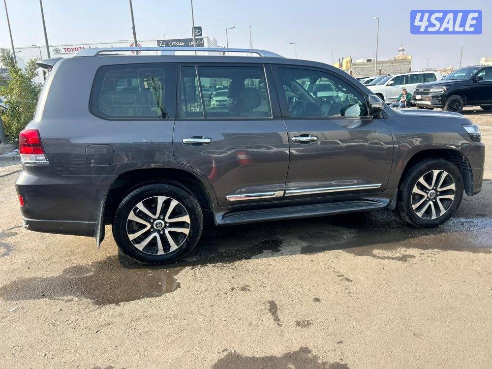 لاند كروزرGX.R تورينق-V8 موديل 2019 ماشى3