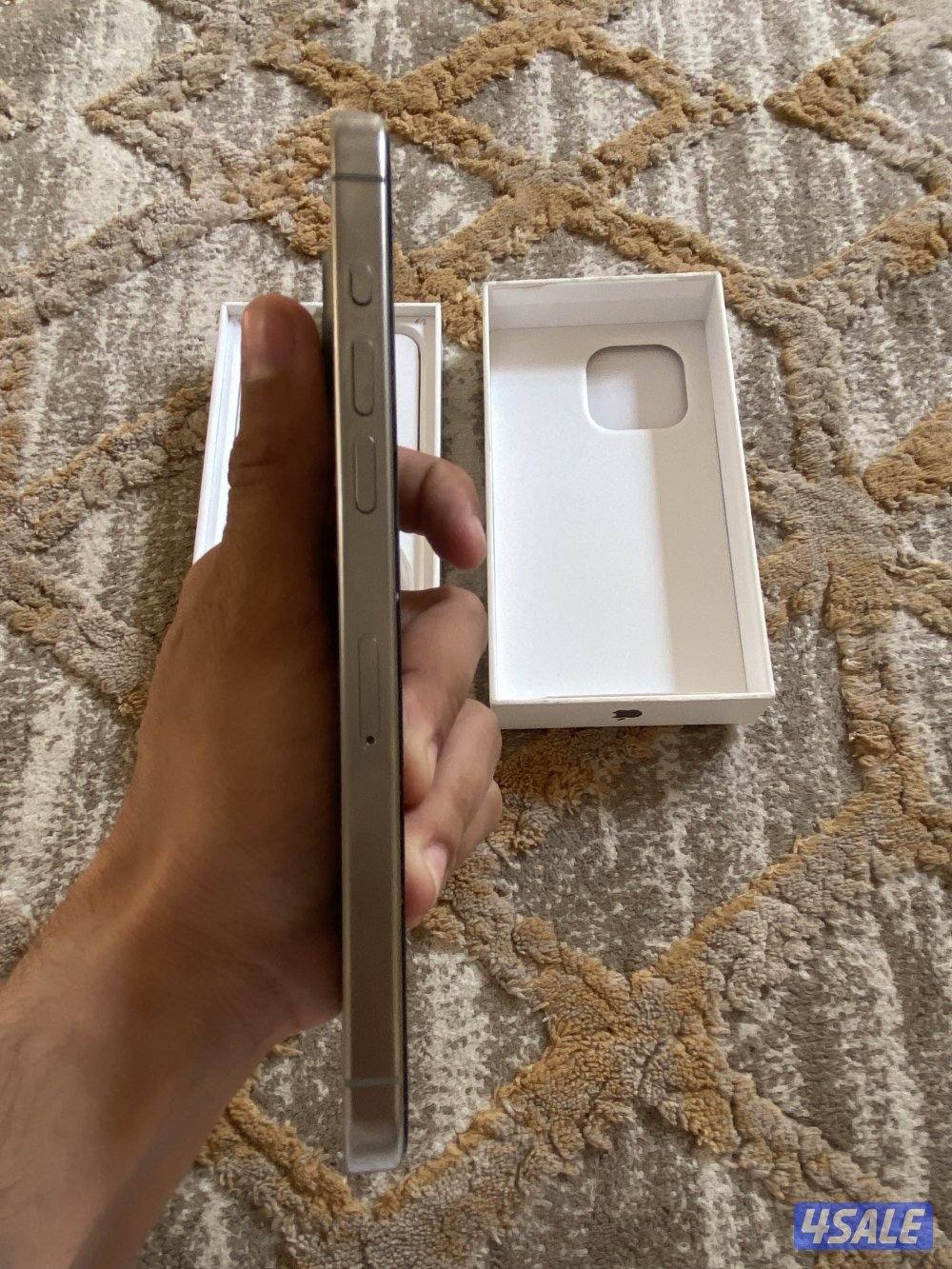 للبيع ايفون 15 برو ماكس8