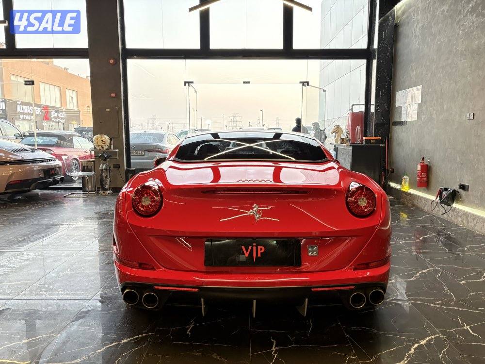 فيراري كالفورنيا T7