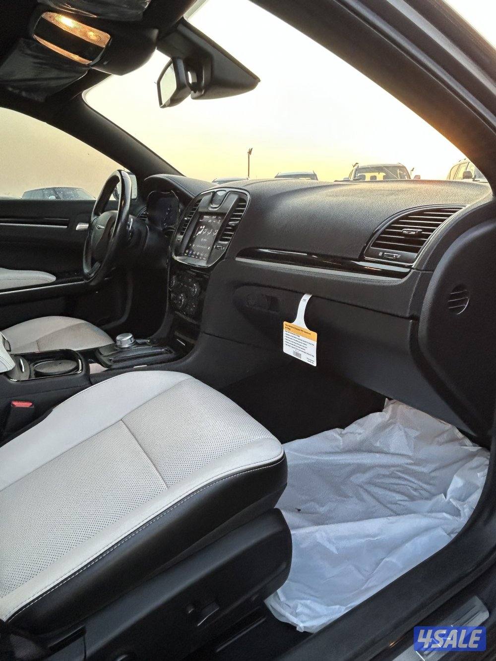 للبيع كرايزلر 20218