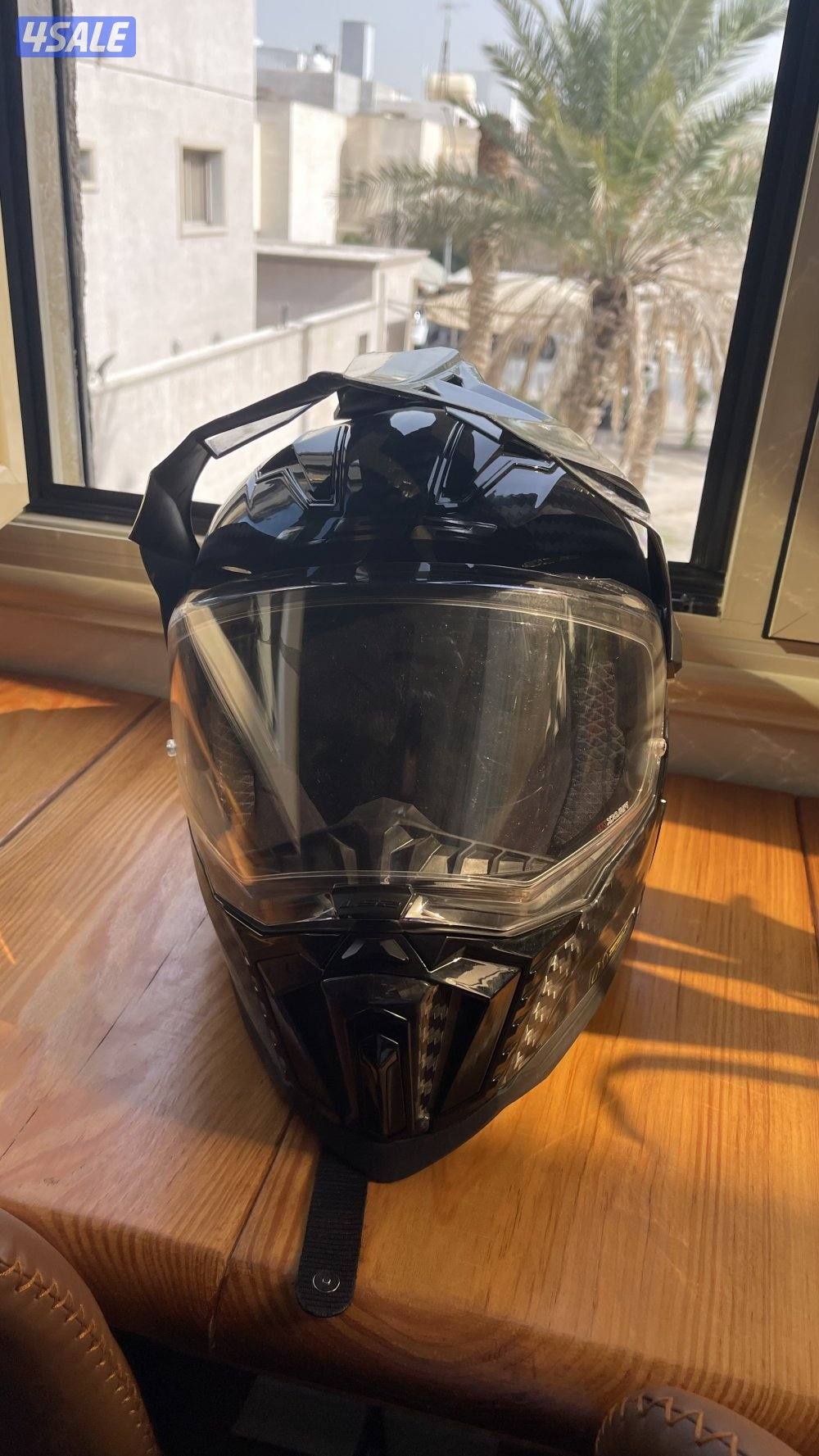 للبيع خوذه ماركه LS2 كاربون فايبر مقاس M ادفنجر0