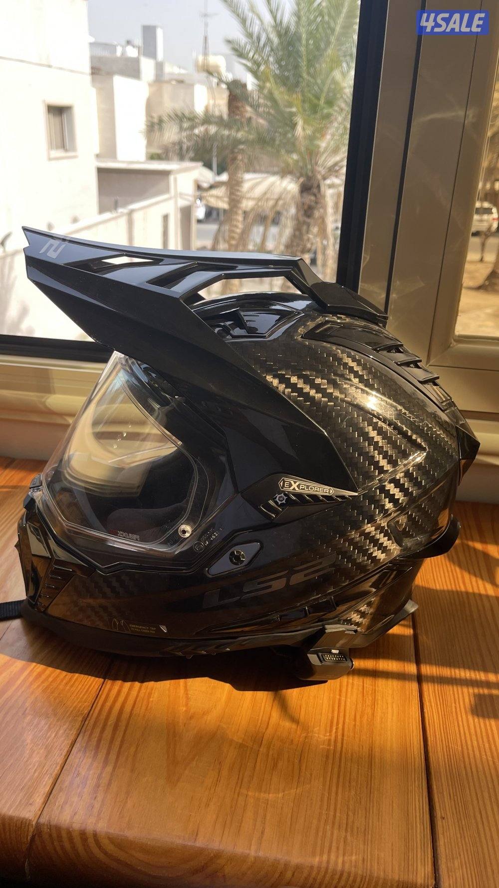 للبيع خوذه ماركه LS2 كاربون فايبر مقاس M ادفنجر1