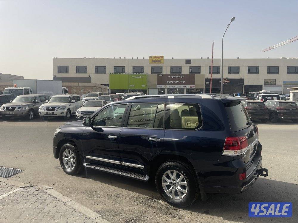 للبيع لاند قروزر مديل 2018. جلد زوايد شرط الفحص بالكامل0