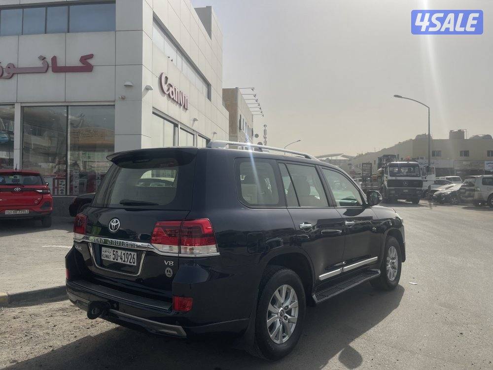 للبيع لاند قروزر مديل 2018. جلد زوايد شرط الفحص بالكامل2