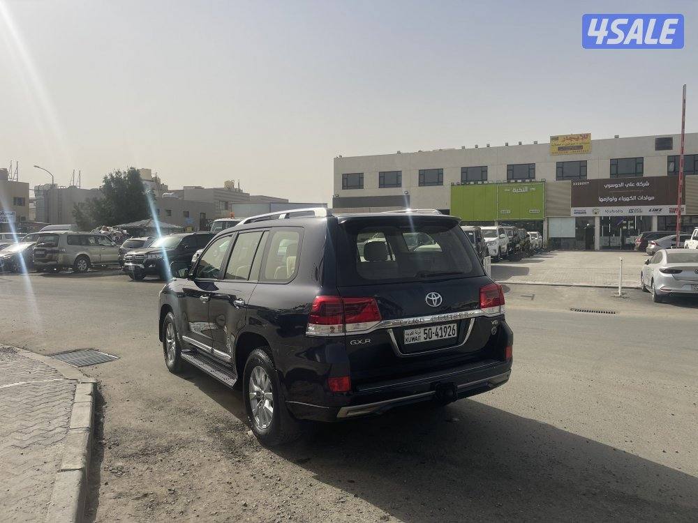 للبيع لاند قروزر مديل 2018. جلد زوايد شرط الفحص بالكامل1